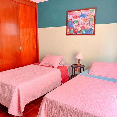 Colorful Family Condo With Terrace And Free Parking 瓜纳华托 外观 照片