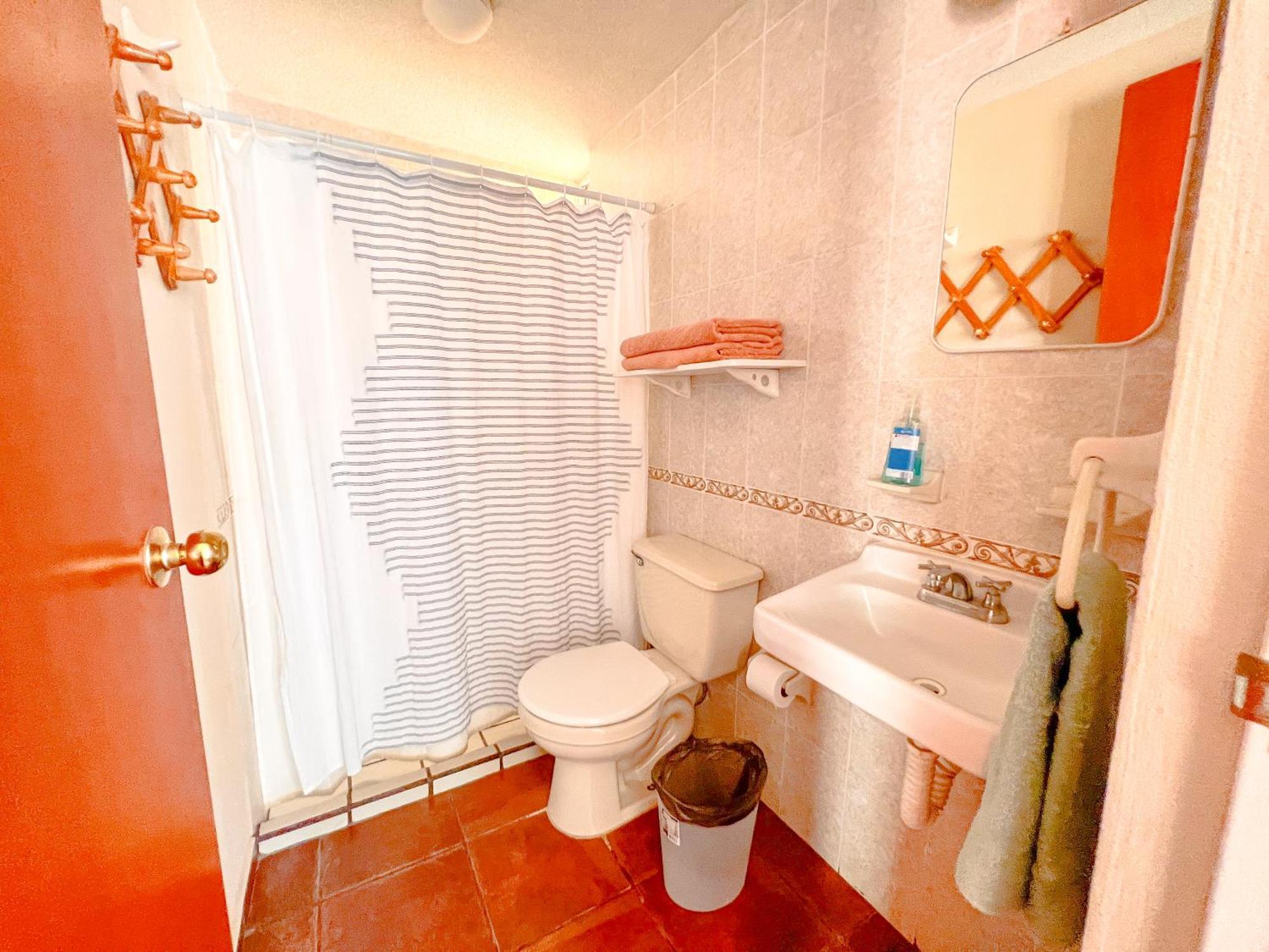 Colorful Family Condo With Terrace And Free Parking 瓜纳华托 外观 照片